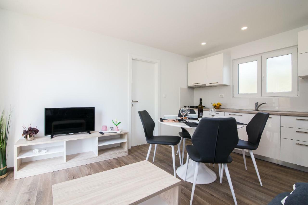 Luxury Mobile Homes Liza2 บีโอกราดนาโมรู ภายนอก รูปภาพ